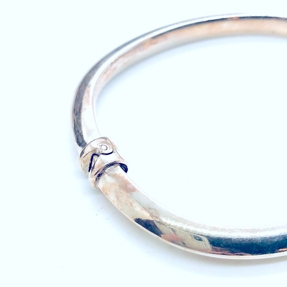 Vintage DYADEMA Silver Hinged Bracelet - Picture 7 of 10